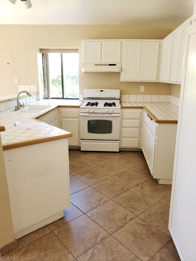 Building Photo - Beautiful home in great neighborhood!