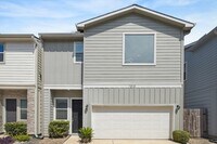 Building Photo - 1815 Crestdale Dr