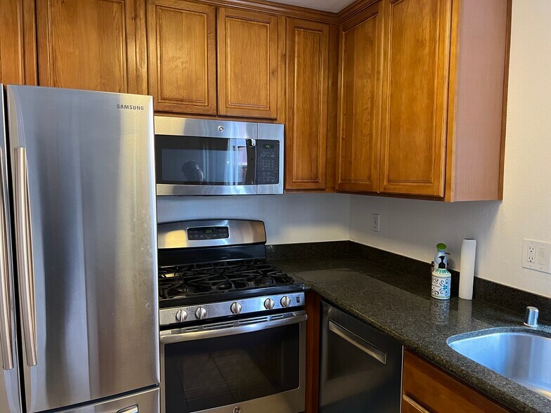 Building Photo - 2586 Tosca Way