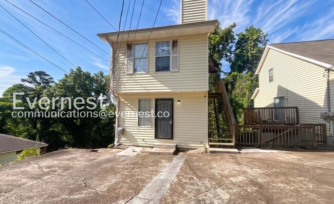 Building Photo - 3392 Shadowlawn Dr
