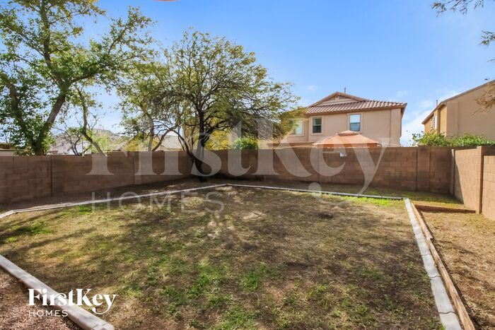 Building Photo - 691 E Daniella Dr