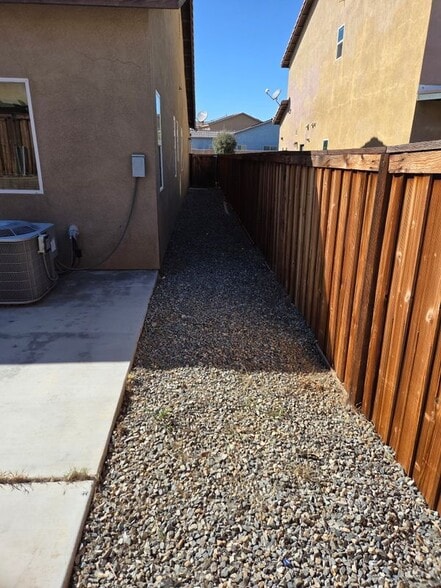 Building Photo - 14245 Tierra Del Sur St