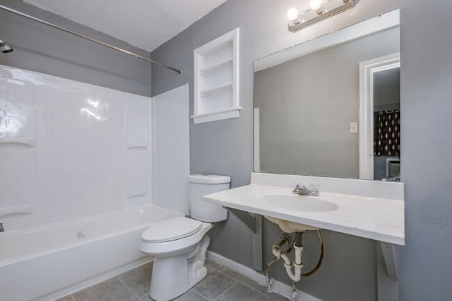 Building Photo - La Luna Luxury Suites