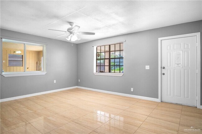 Building Photo - 7 Raul Gonzalez Dr