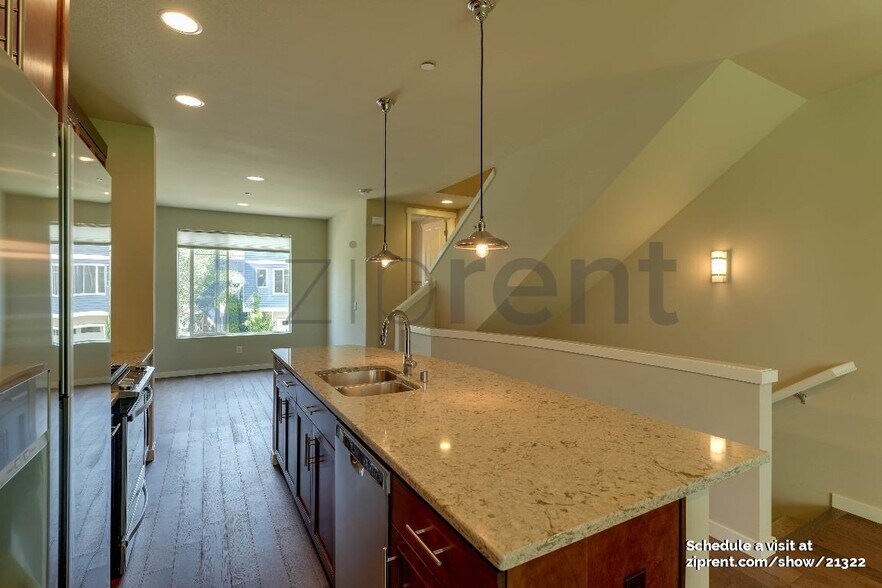 Building Photo - 355 Vashon Ct NE