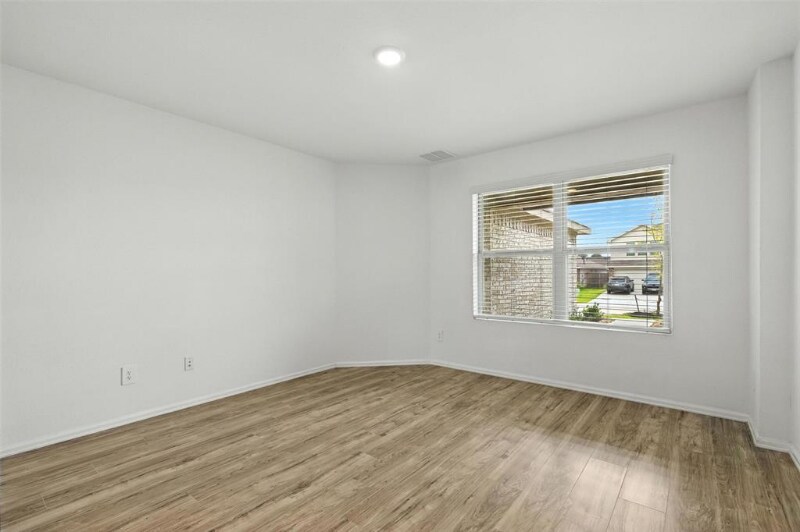 Building Photo - 1437 Las Cuevas Dr