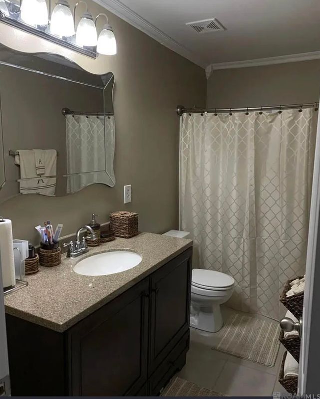 Building Photo - 532 Glenway Dr