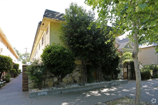 Building Photo - Michelle Arms