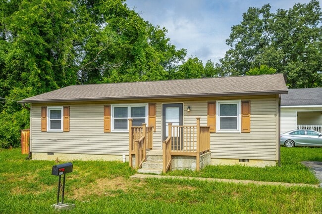 Building Photo - Charming home now available for rent in Ch...