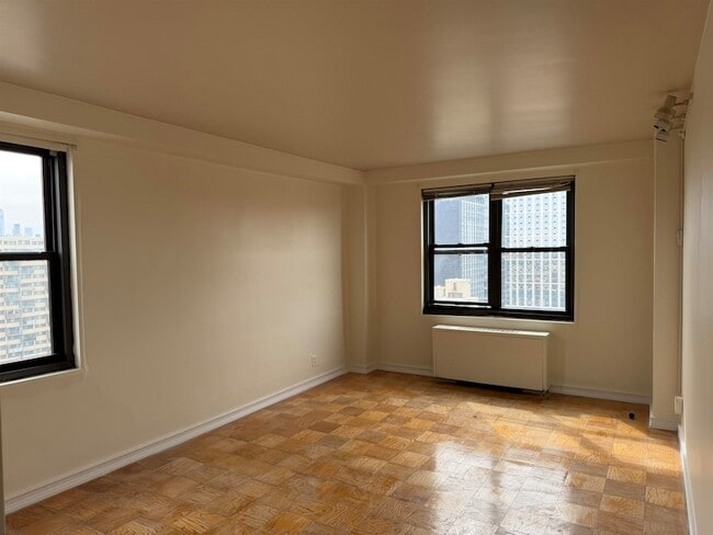 Building Photo - 225 St Pauls Ave