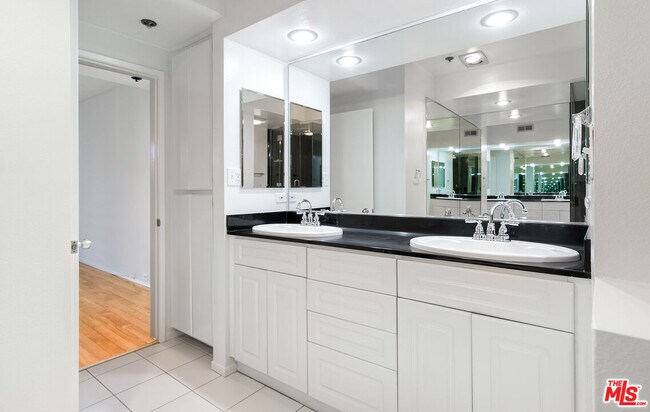 Building Photo - 2910 Neilson Wy