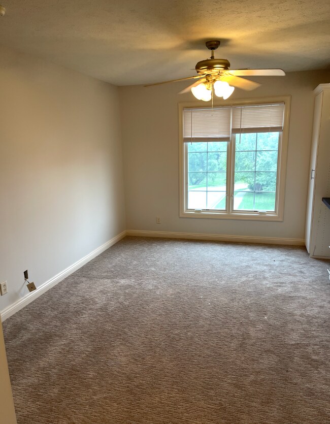 Building Photo - Comfort Meets Function in This 4-Bedroom H...