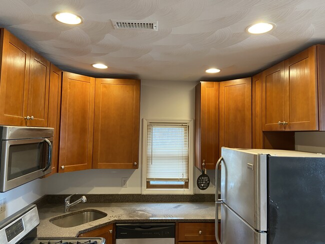 Primary Photo - 69 Boston St