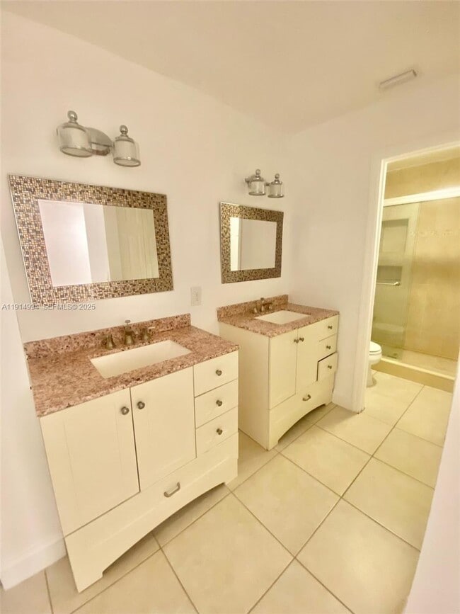 Building Photo - 6568 SW 41st Pl