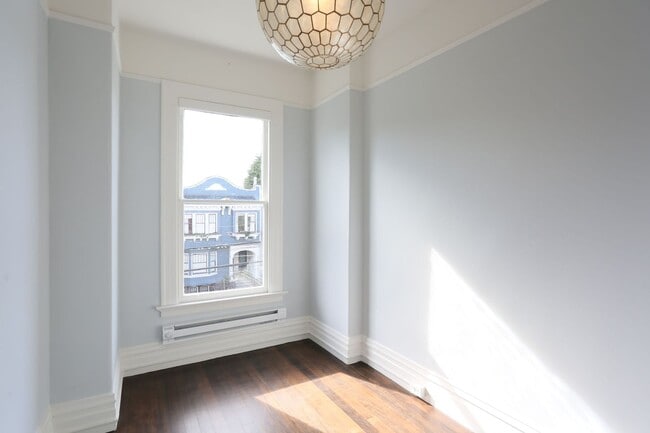 Building Photo - 144 10th Ave