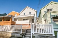 Building Photo - AVAILABLE SEPT 1ST!! UPDATED & SPACIOUS 3-...