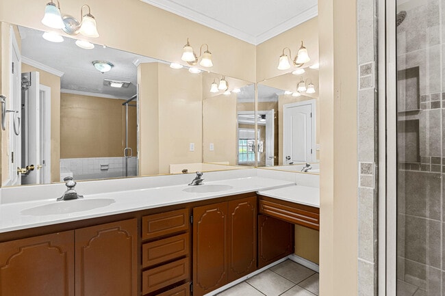 Building Photo - 15 Mulberry Ln