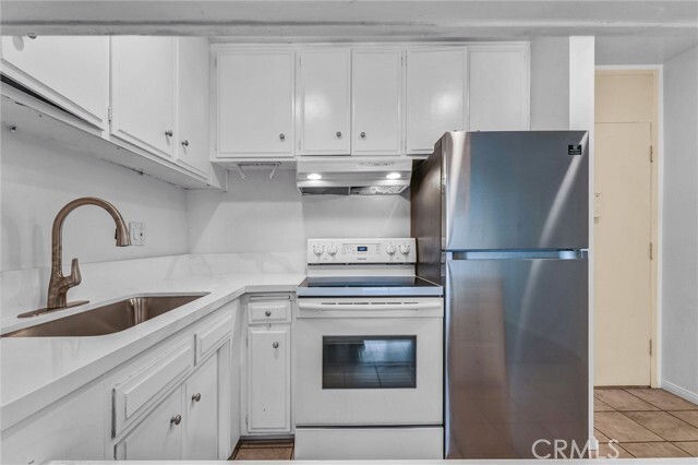 Building Photo - 320 S Gramercy Pl