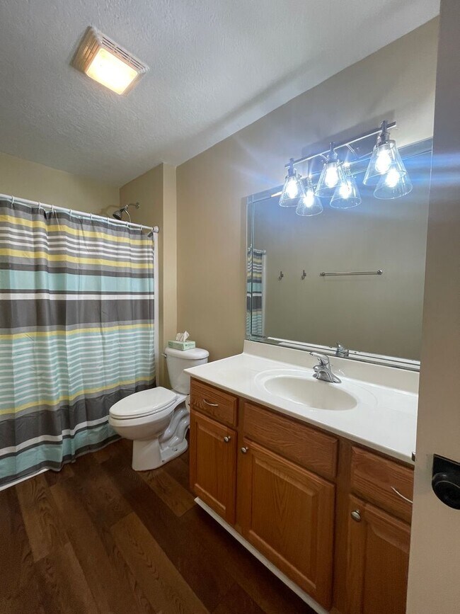 Building Photo - 162 River Garden Ct