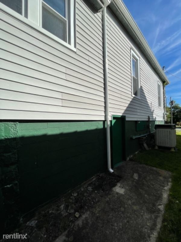 Building Photo - 3 br, 1 bath House - 127 E State St