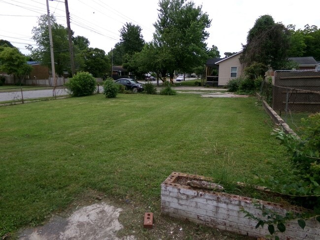 Building Photo - Spacious 3-Bedroom 2-Bathroom Home
