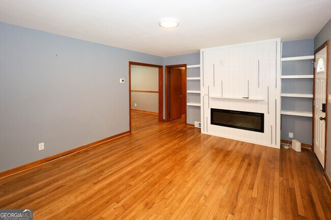 Building Photo - 2218 Dodson Dr