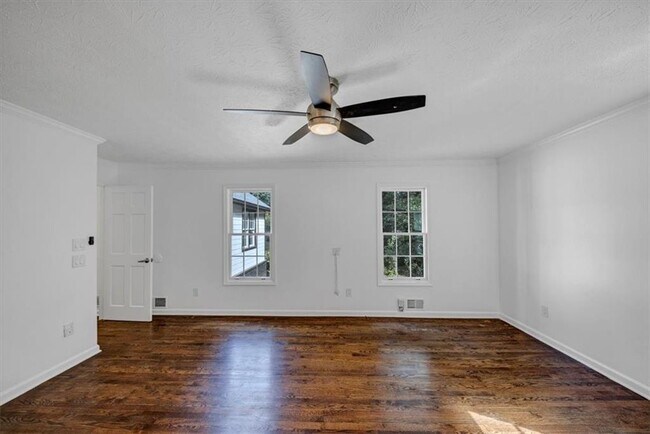 Building Photo - 172 Oak Forest Dr