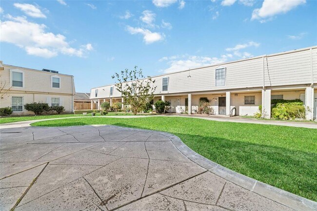 Building Photo - 6201 Ranchester Dr
