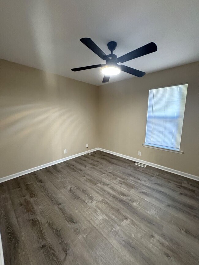 Building Photo - Move-In Ready 3 Bedroom 2 Bath Home in Antioch!