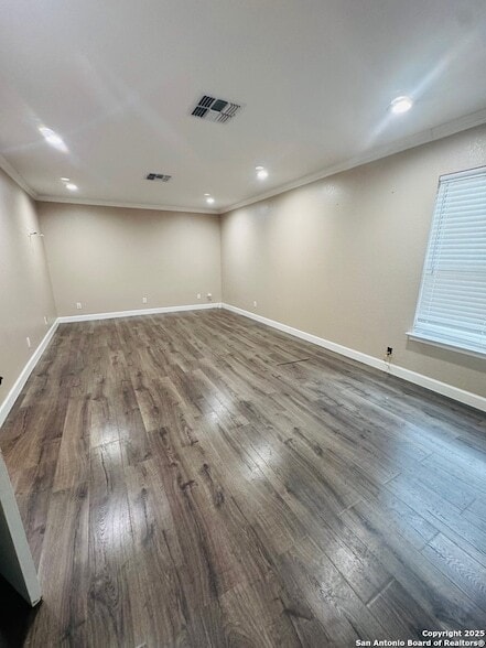Building Photo - 335 Pinewood Ln