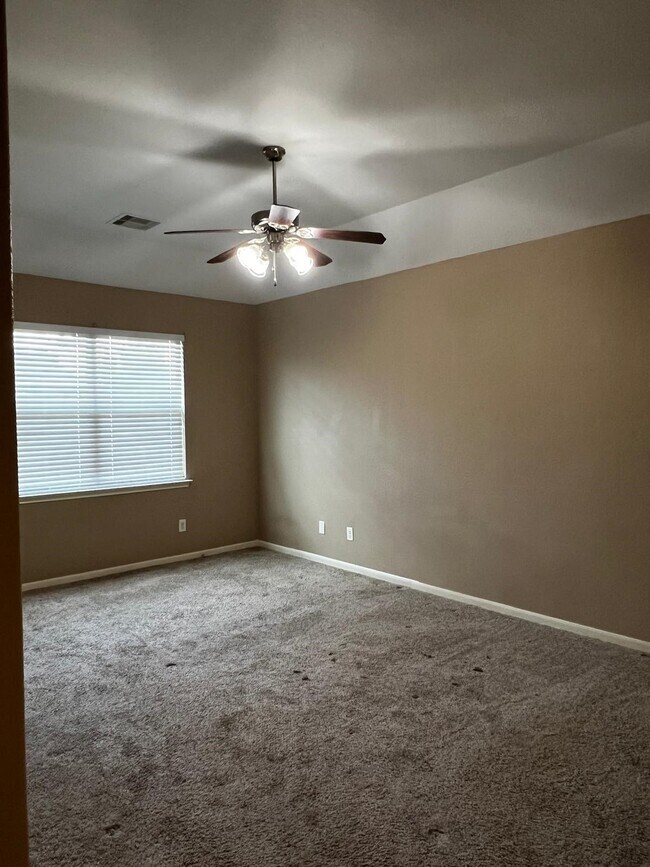 Building Photo - 23706 Red Glade Ct