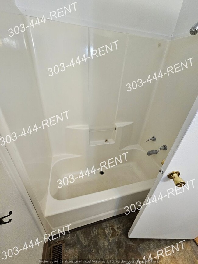 Building Photo - Spacious 3 Bedroom, 2 Bath Modular Home! Fresh New Paint!!