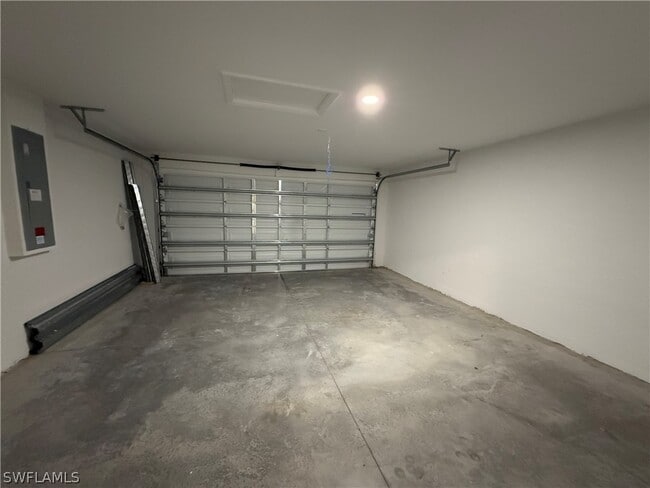 Building Photo - 2611 NW 4th Pl