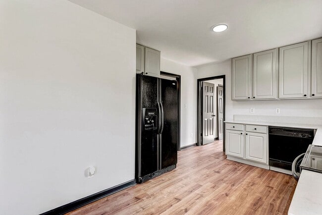 Building Photo - 928 S Willhaven Dr