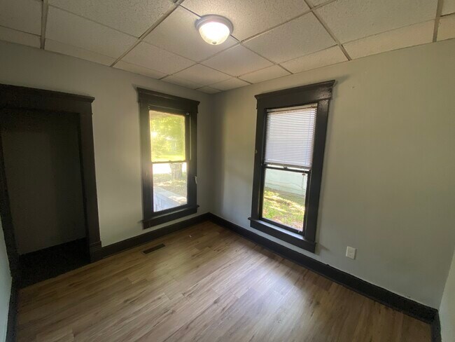 Building Photo - 428 Avenue E