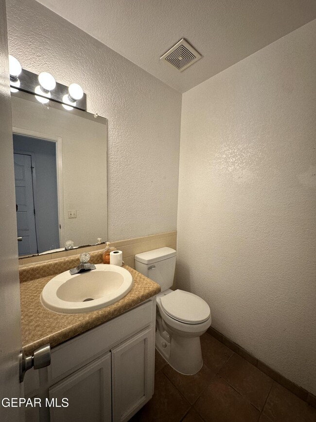 Building Photo - 336 Villa Canto St