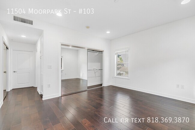 Building Photo - 11504 Moorpark St