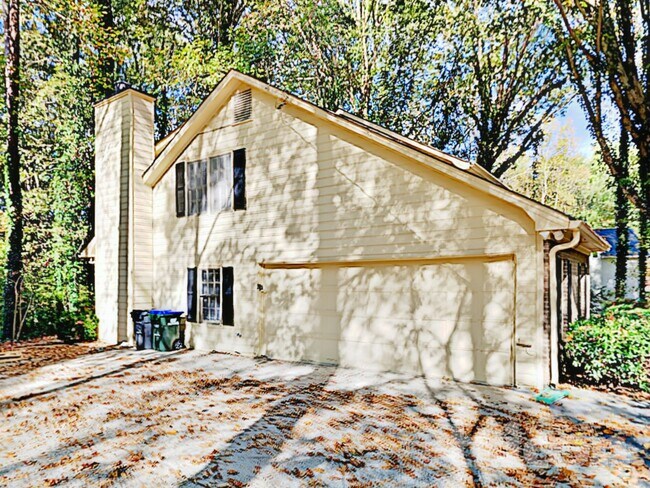 Building Photo - 1720 Ridgefield Dr