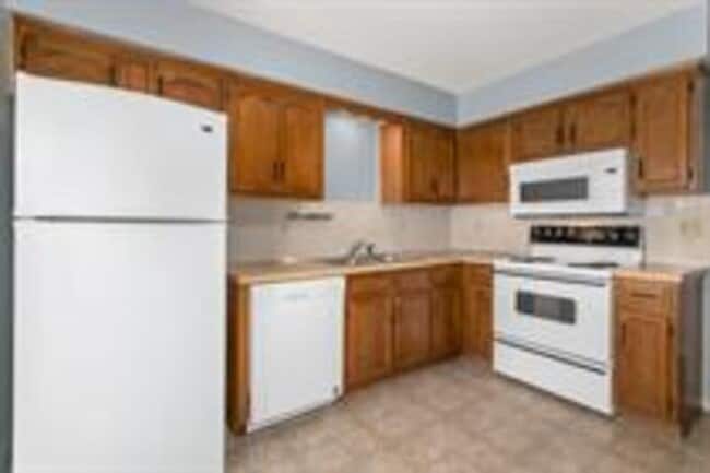 Building Photo - 402 NE Independence Ave