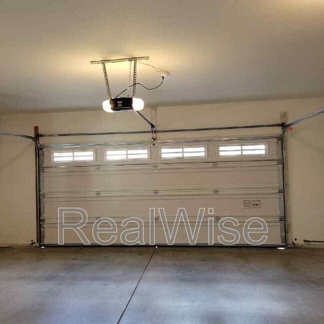 Building Photo - 373 Donet Ln