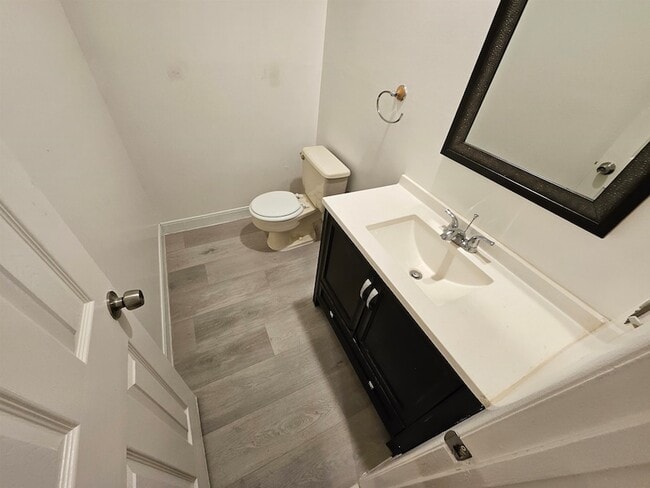 Building Photo - 806 Spinnaker Ct