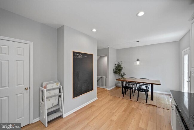 Building Photo - 43459 Laidlow St
