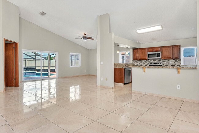 Building Photo - 2505 Kingston Ct