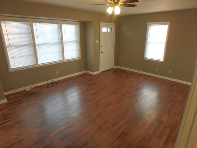 Building Photo - 1824 SW Cherokee St