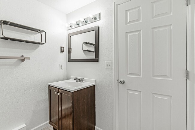 Building Photo - 3BD, 2.5BA Boulder Townhome with 2 Parking Spots