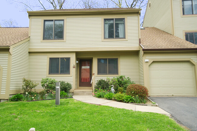 Building Photo - 21 Ashford Dr