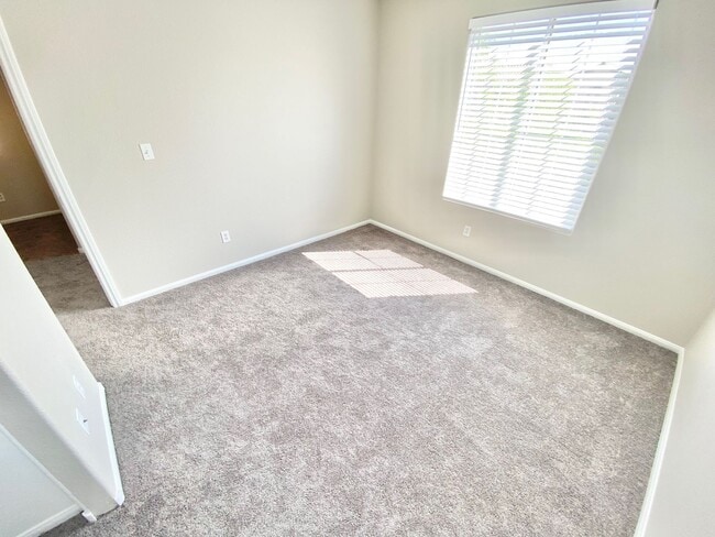 Building Photo - BEAUTIFUL 3 BEDROOMS 2.5 BATHS 2 STORY SINGLE FAMILY HOME WITH 2 CAR GARAGE