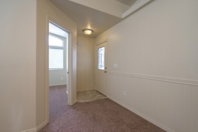 Building Photo - Five bedroom, three bath, 2,300 sq ft town...