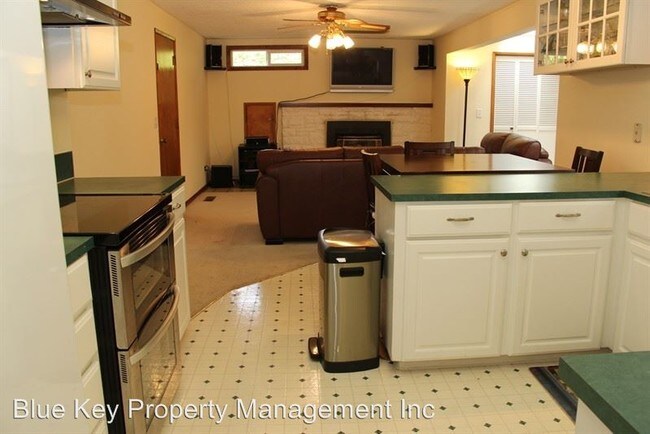 Building Photo - 3 br, 2 bath House - 5890 SW 203rd Ave