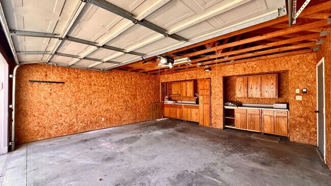 Building Photo - 490 Scott Ln